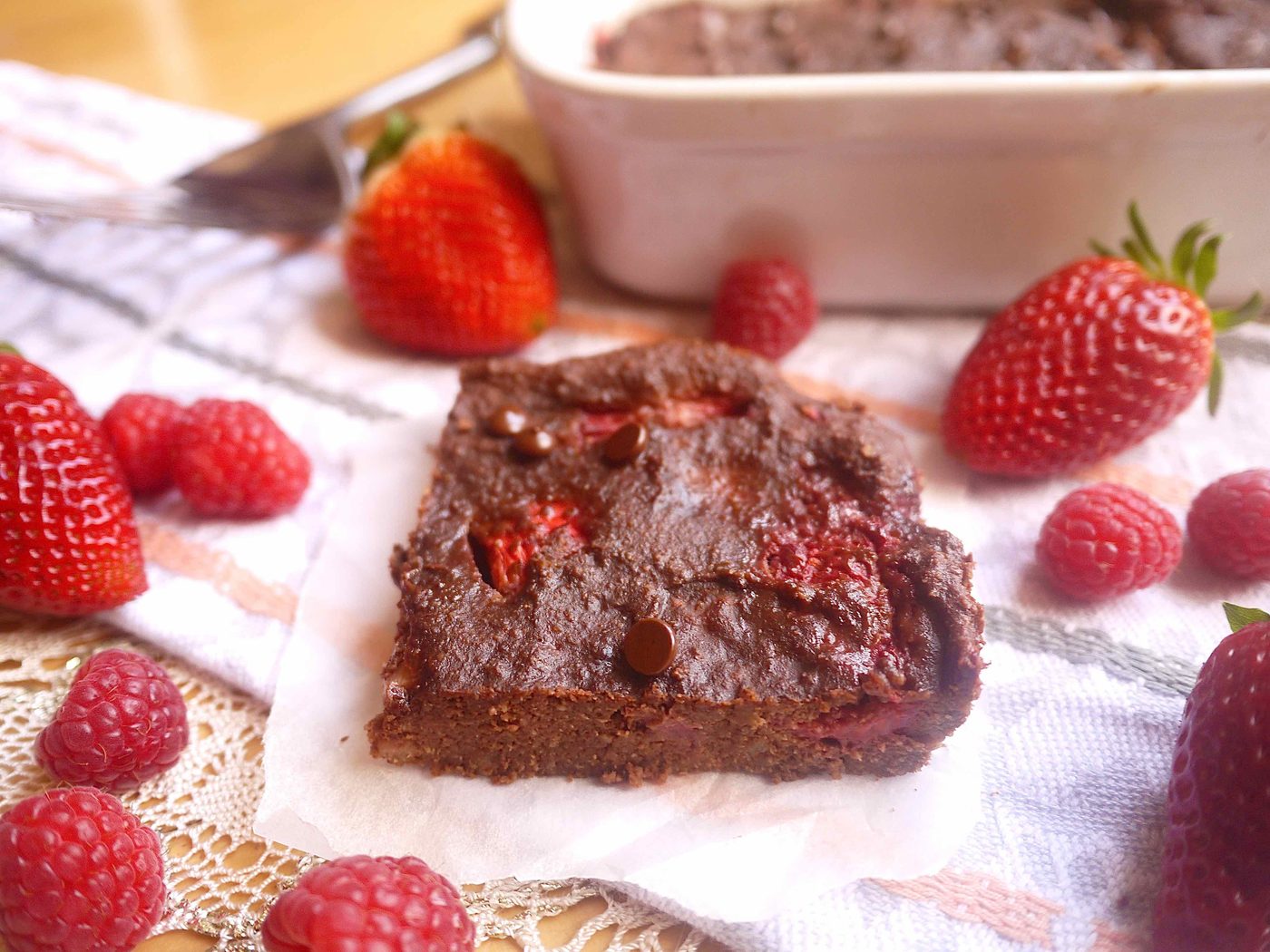 Berry Chocolate Mousse Brownies (paleo, GF)- low calorie, sweetener-free, Paleo brownies