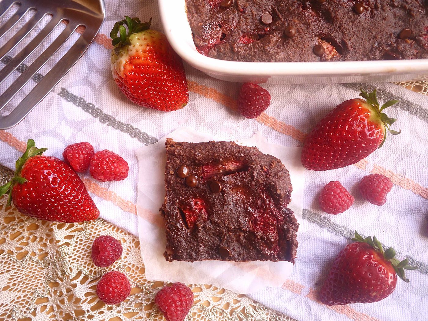 Berry Chocolate Mousse Brownies (paleo, GF)- low calorie, sweetener-free, Paleo brownies