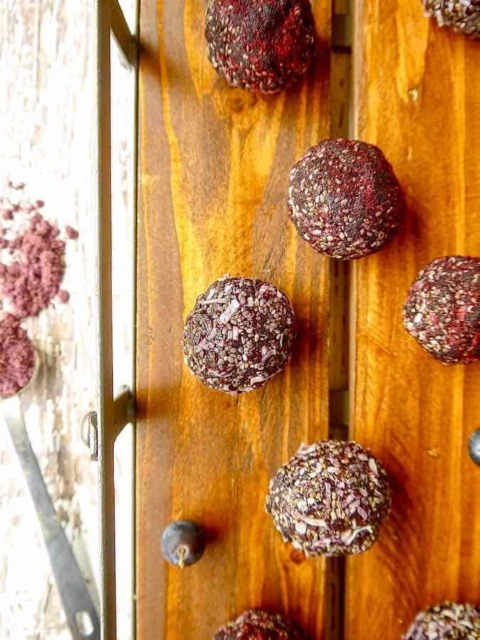 Blueberry Date Energy Balls (Paleo, Vegan)