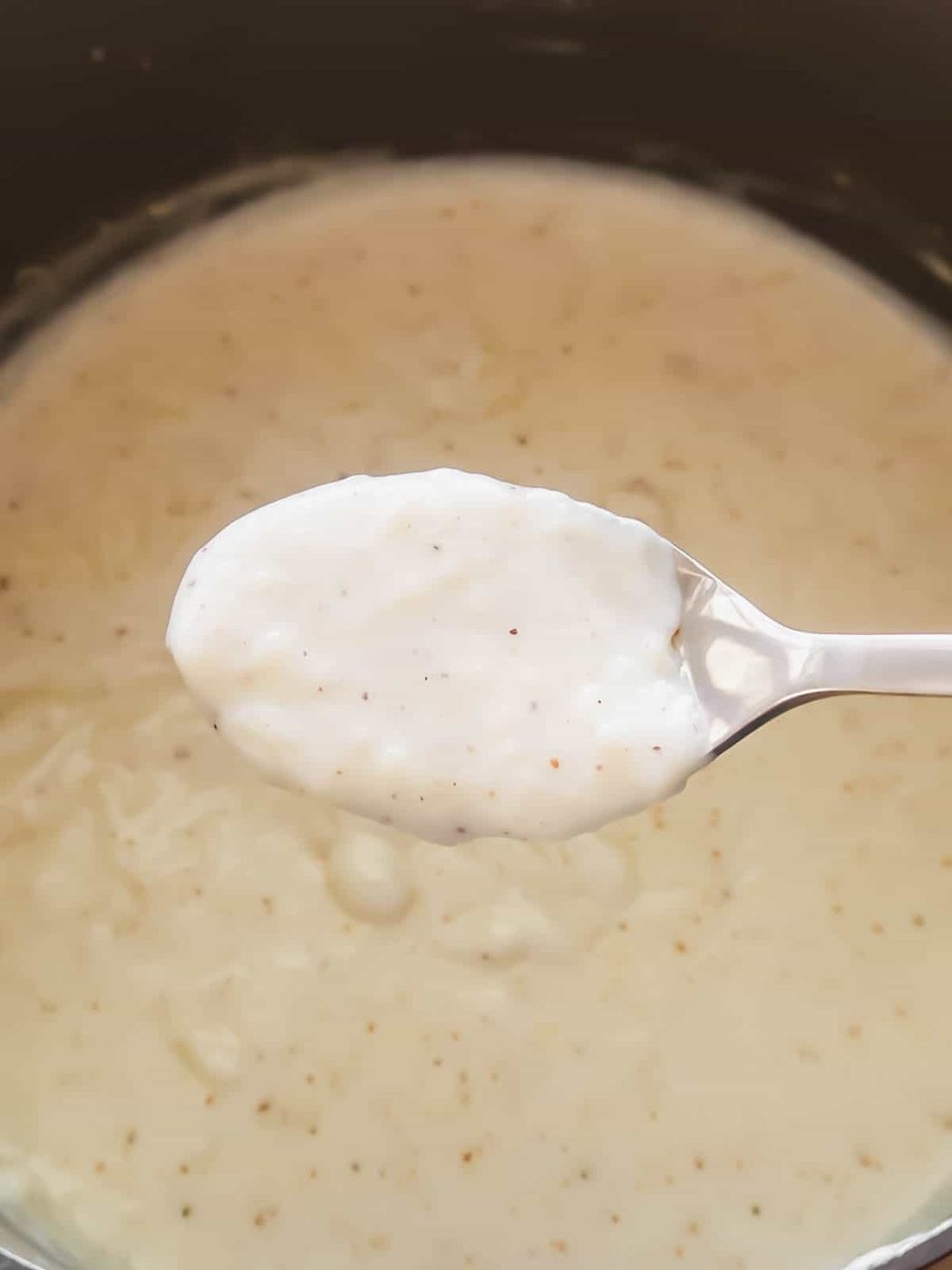 The sauce needed to make creamed peas.