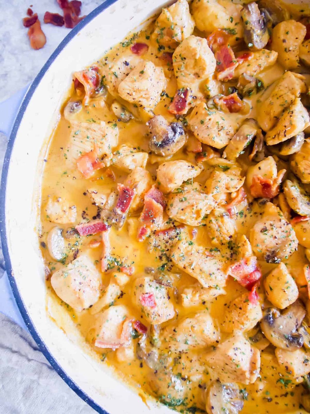 Coconut cream and chicken sauce with mushroom and bacon.