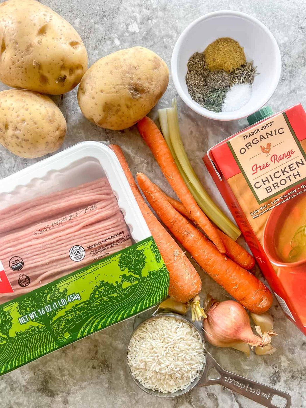 Ingredients needed to make ground turkey soup with rice.