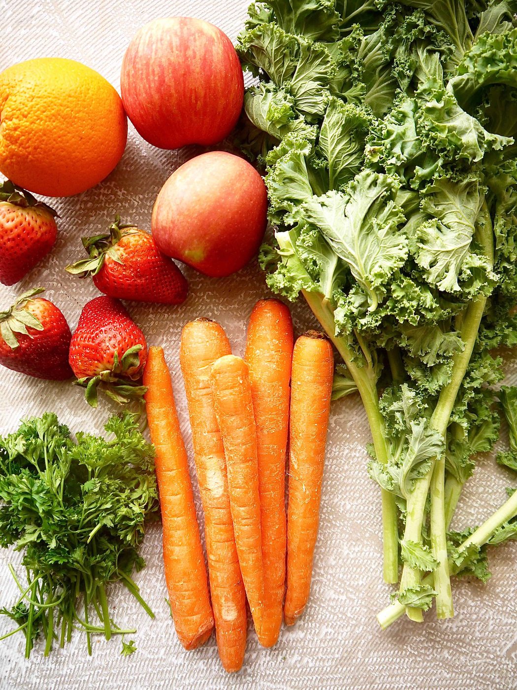 Ingredients needed to make Carrot Kale Apple Juice with Parsley.