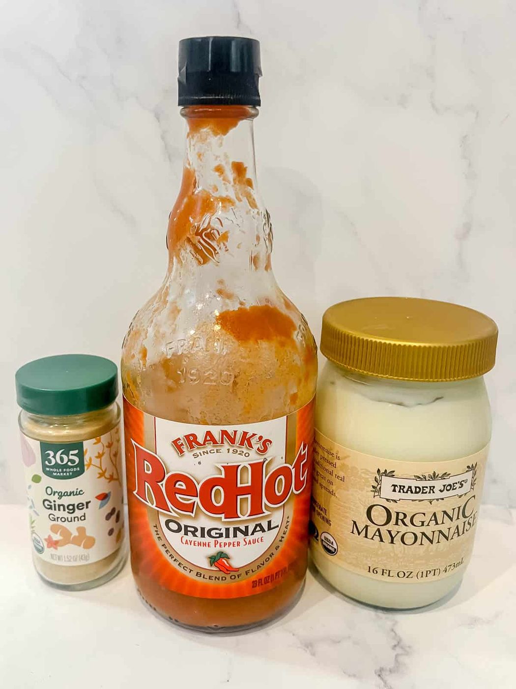 Spicy mayo ingredients.