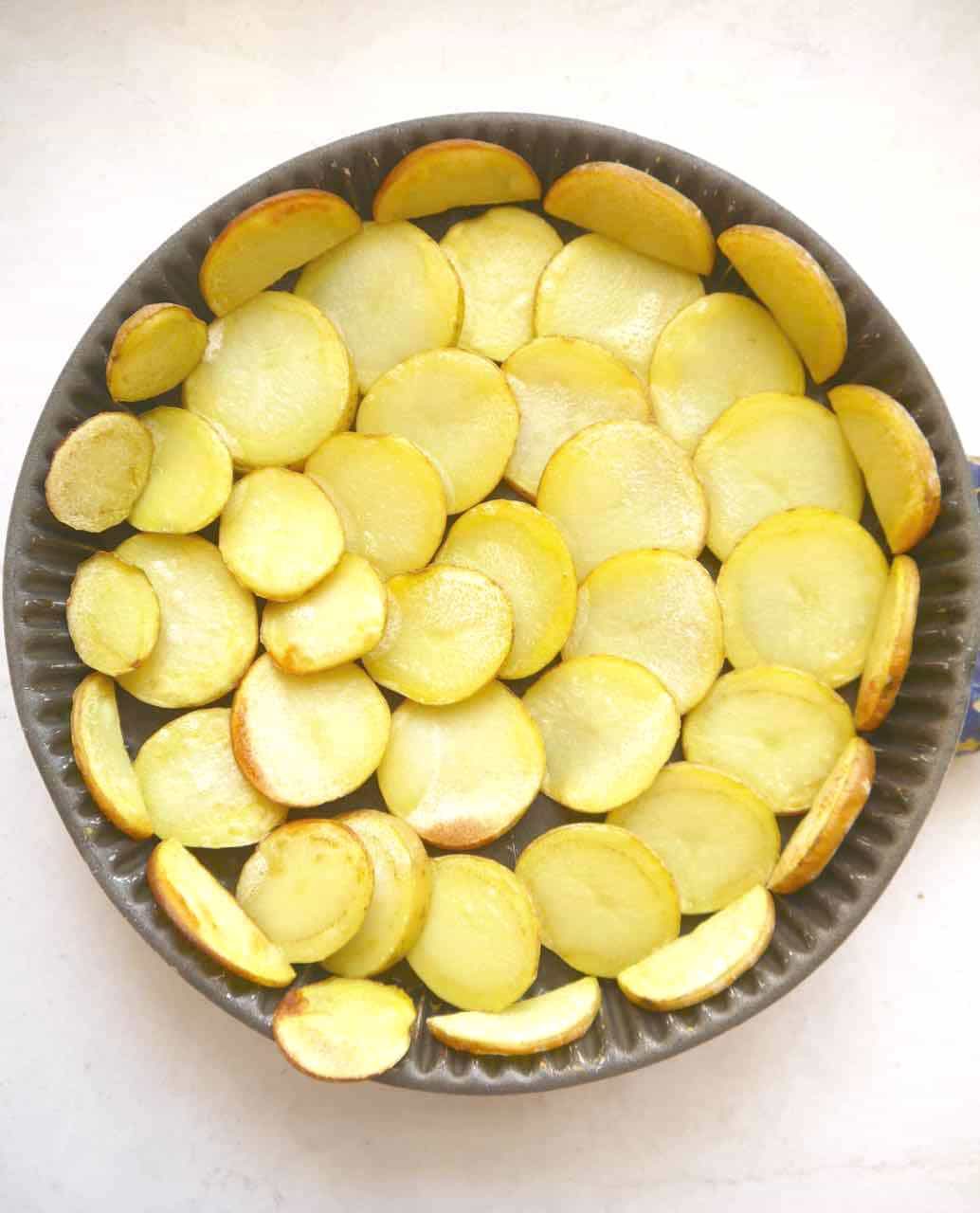 Sliced potato crust pre-baked.