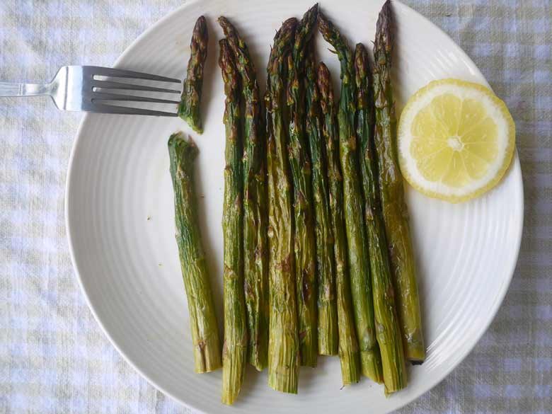 Perfectly-grilled-lemon-asparagus-5