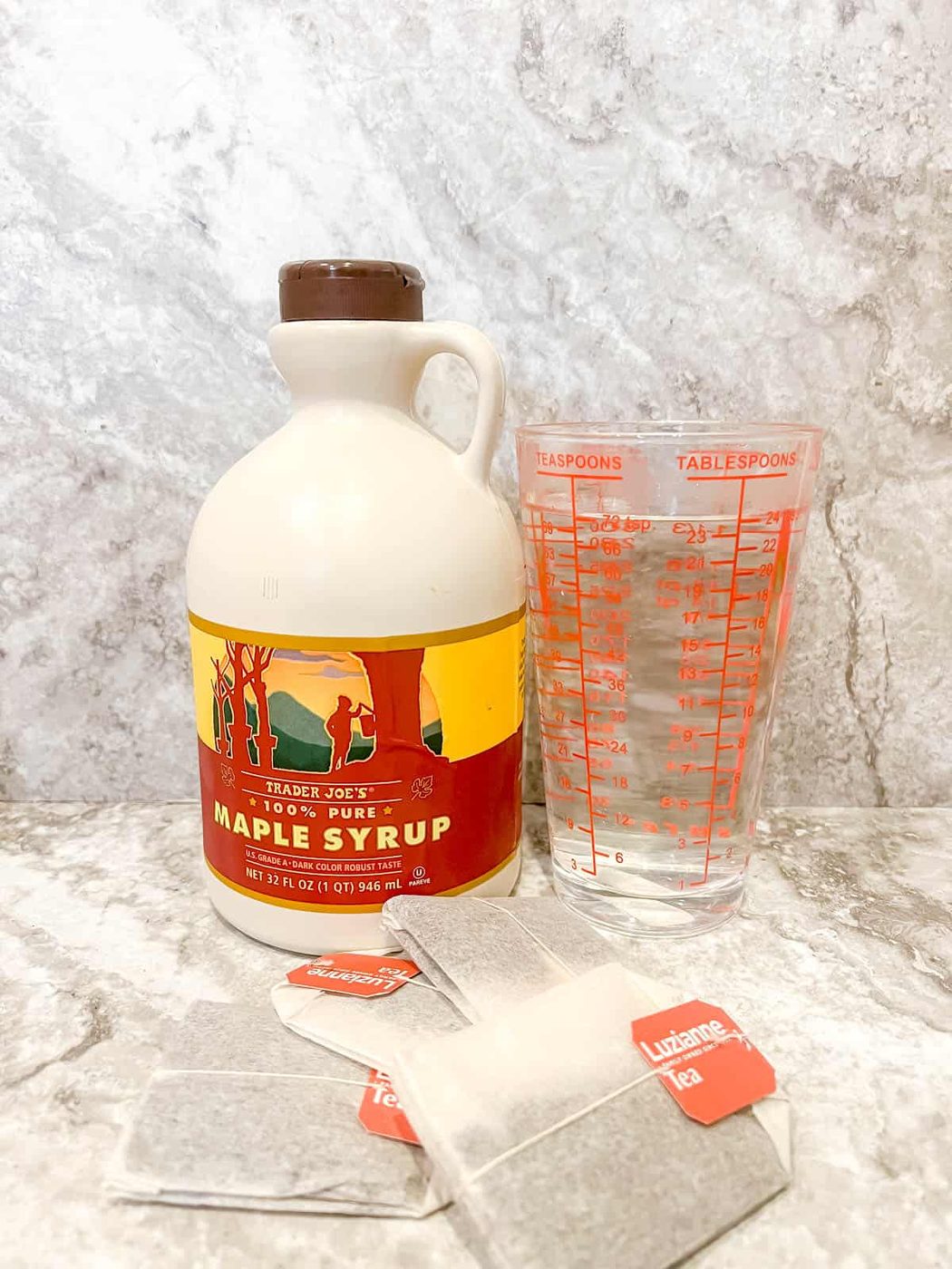Ingredients needed to make Maple Ice Tea.