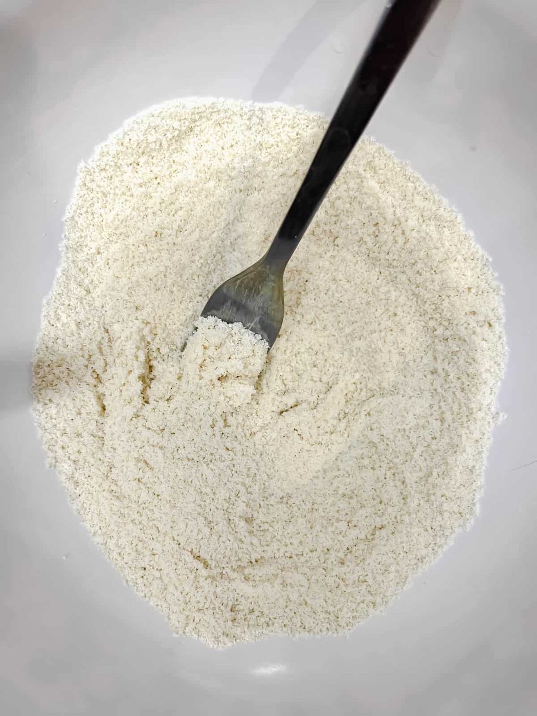 Almond flour, baking soda and salt mixed together.