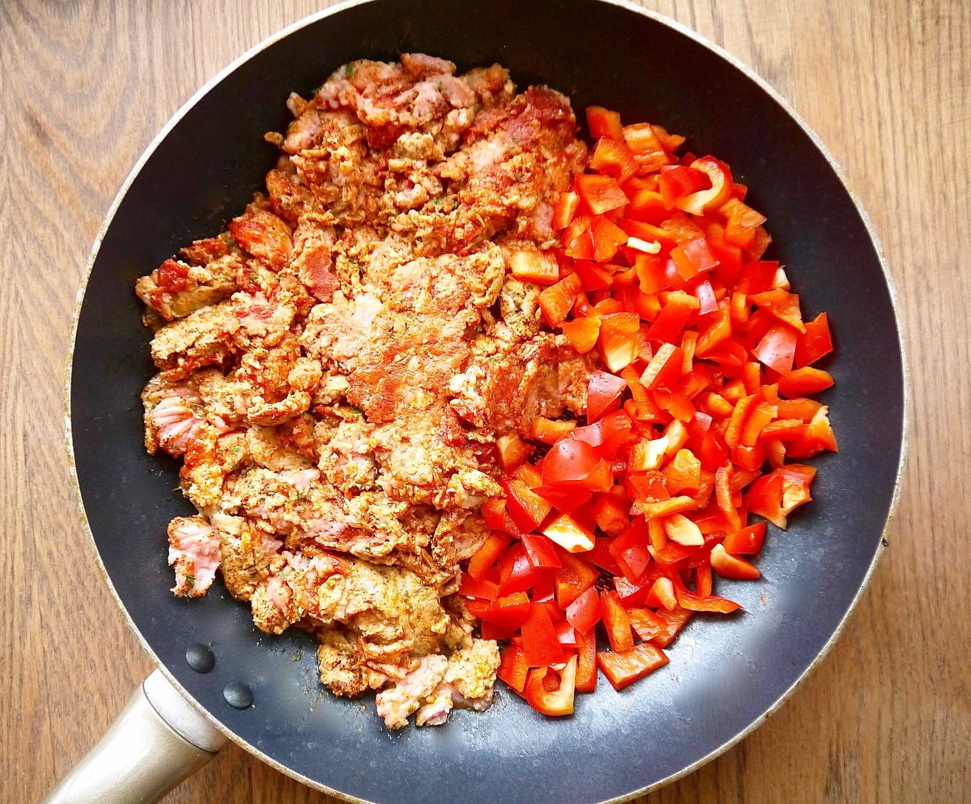 Turkey and peppers in the pan before cooking.