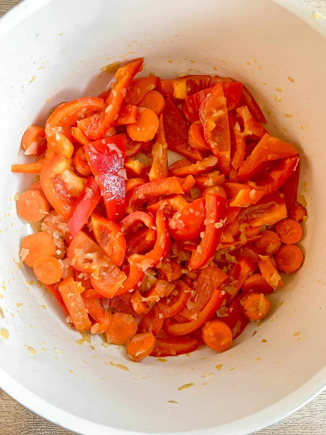 Bell peppers and carrots in a pan.