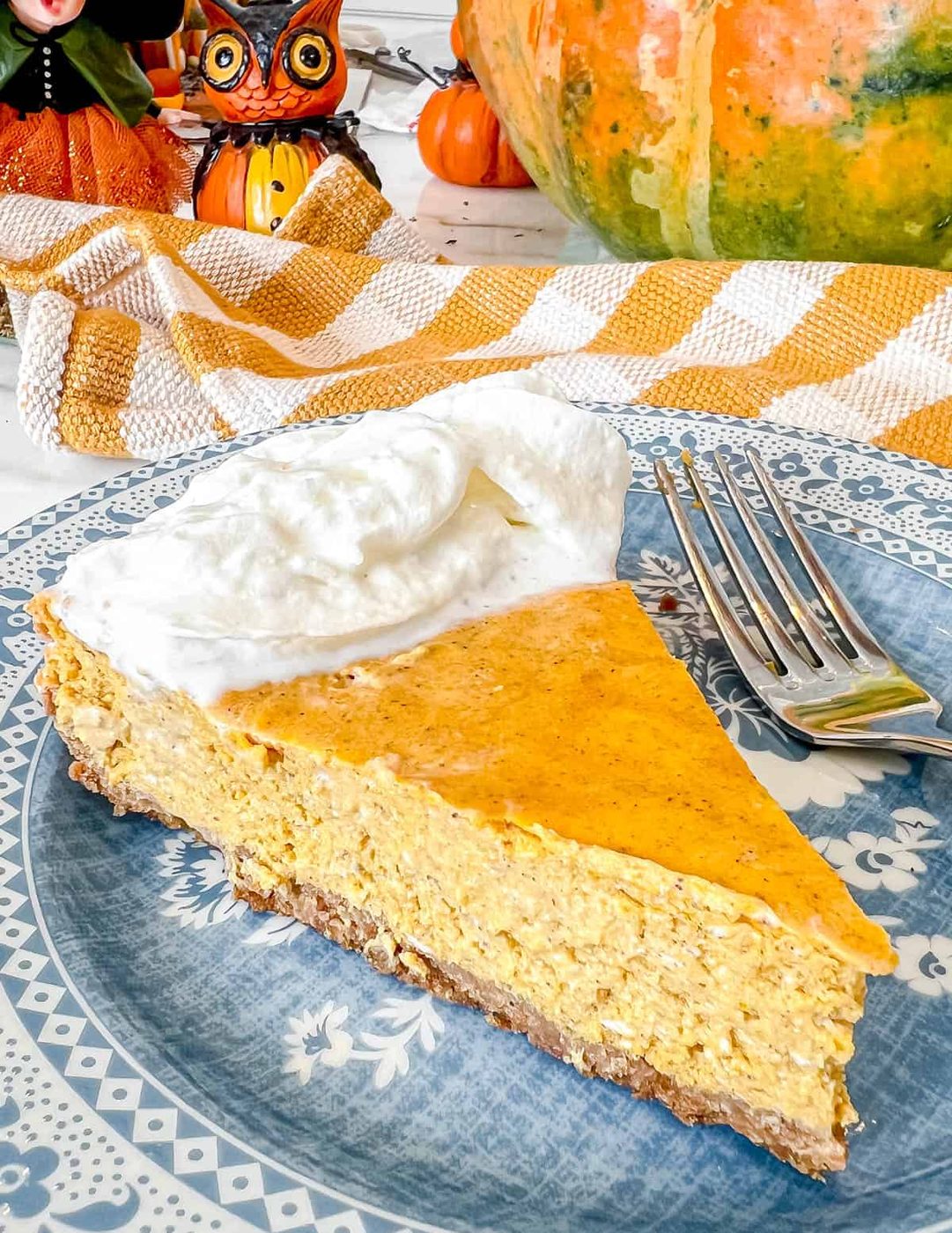Gingersnap Graham Cracker Crust: Pumpkin Cheesecake