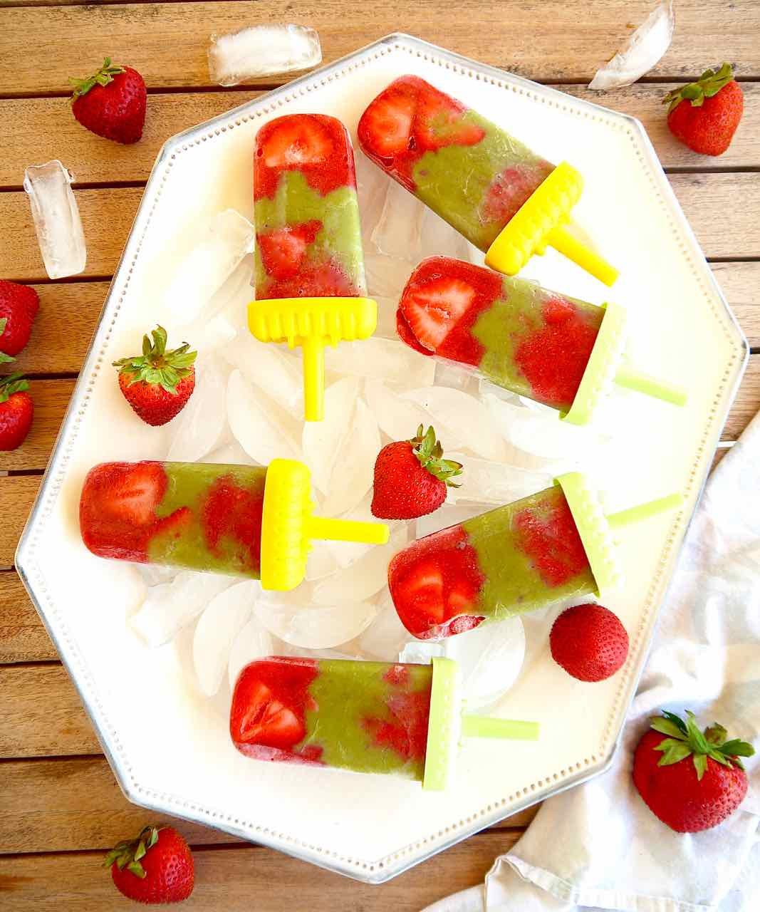 Strawberry matcha popsicles after freezing.