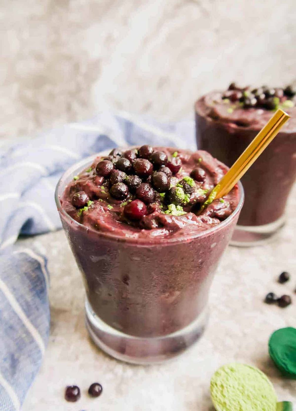 Spirulina and Barley Grass: Wild Blueberry Smoothie