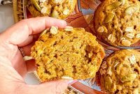Autumn Spice Pumpkin Oat Muffins